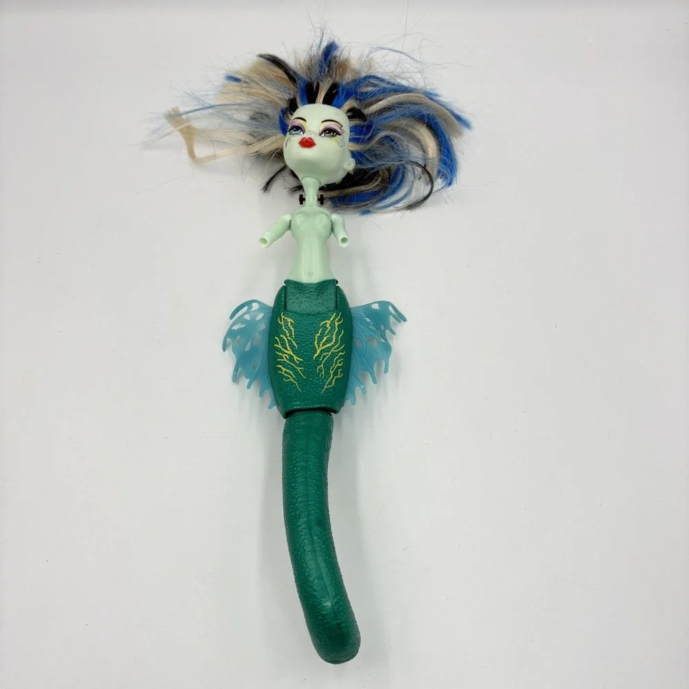 Monster High Frankie Stein Doll Great‎ Scarrier Reef Tail Green Mermaid *FLAWS*